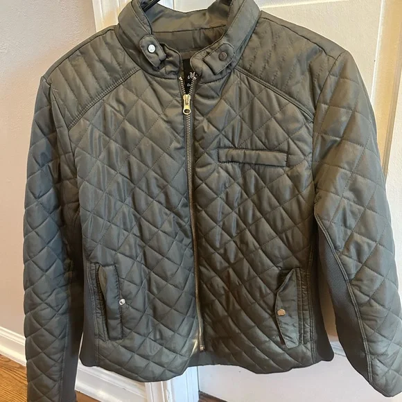 Chic Quilted Jacket in Army Green - Picture 1 of 4